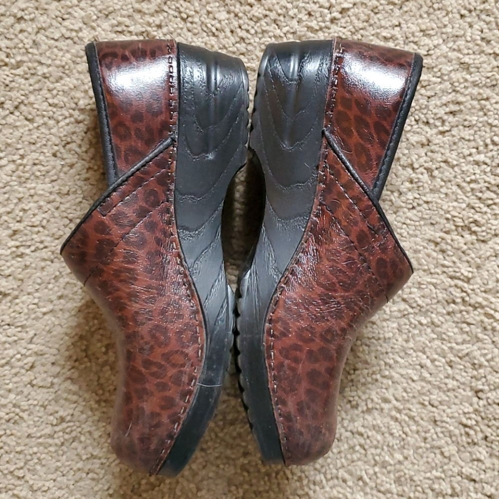 Clogs - Picture 2 of 5